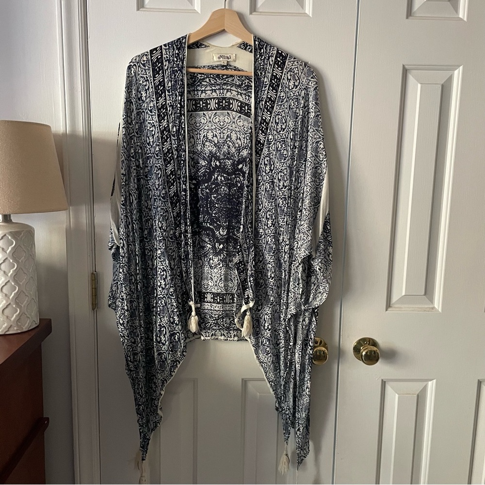 Mimi Blue Patterned Flowy Kimono